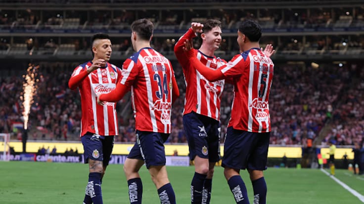 Chivas firma una noche histórica con goleada ante Puebla y amarra el liderato general