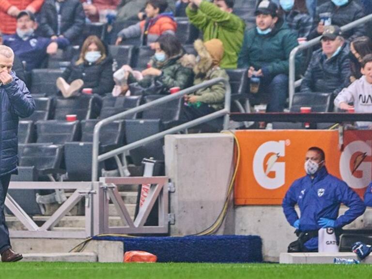 La afición rayada pidió a gritos la destitución de Aguirre. Foto: MexSport