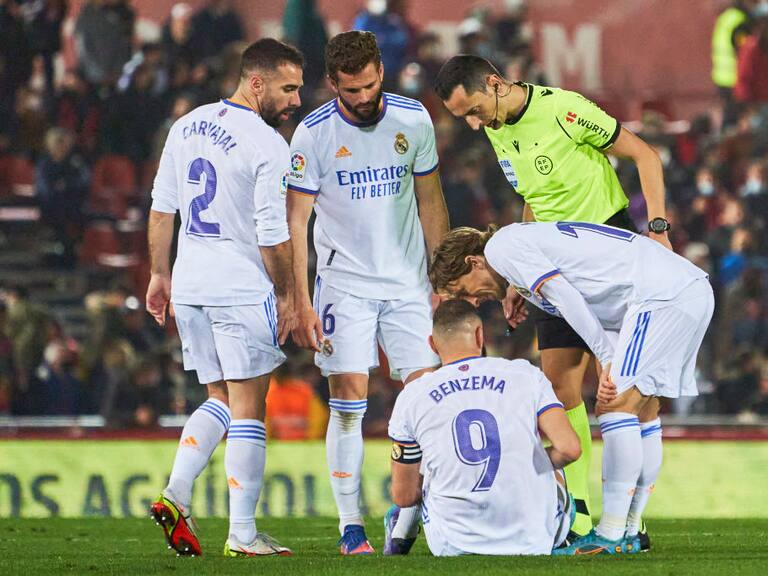 Karim Benzemá podría perderse el Clásico ante el Barcelona.
