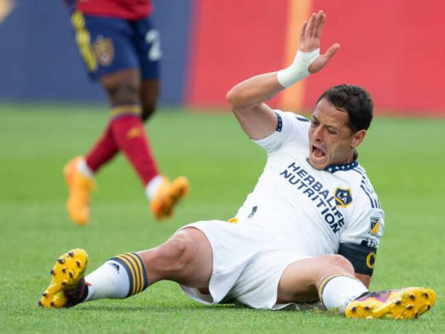 Chicharito Hernández sufre rotura de ligamento cruzado en la rodilla derecha