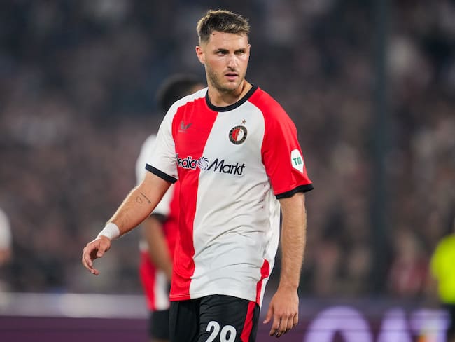 Santiago Giménez y la actualidad de su lesión que lo dejó fuera por varios meses