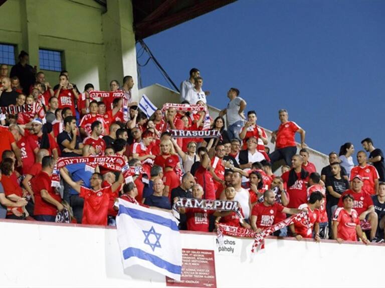 La afición del Hapoel Be'er Sheva, equipo del que Alona Barkat es dueña. Foto: Getty Images