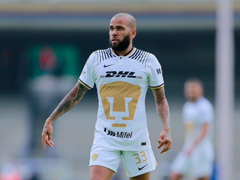 Dani Alves causa baja con Pumas