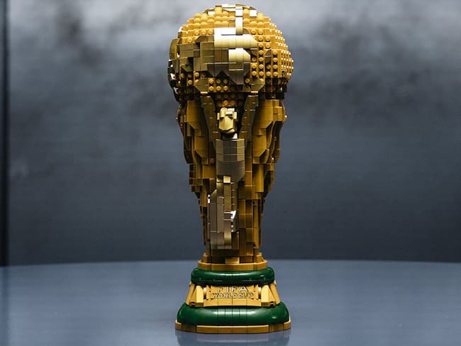LEGO y FIFA lanzan el trofeo oficial de la Copa Mundial 2026 en una réplica a tamaño real