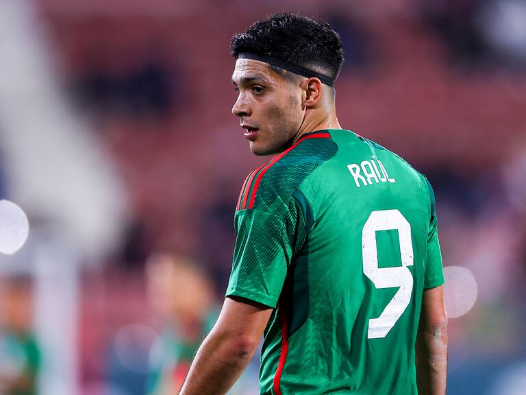 le llueven críticas a Raúl Jiménez tras su regreso a las canchas