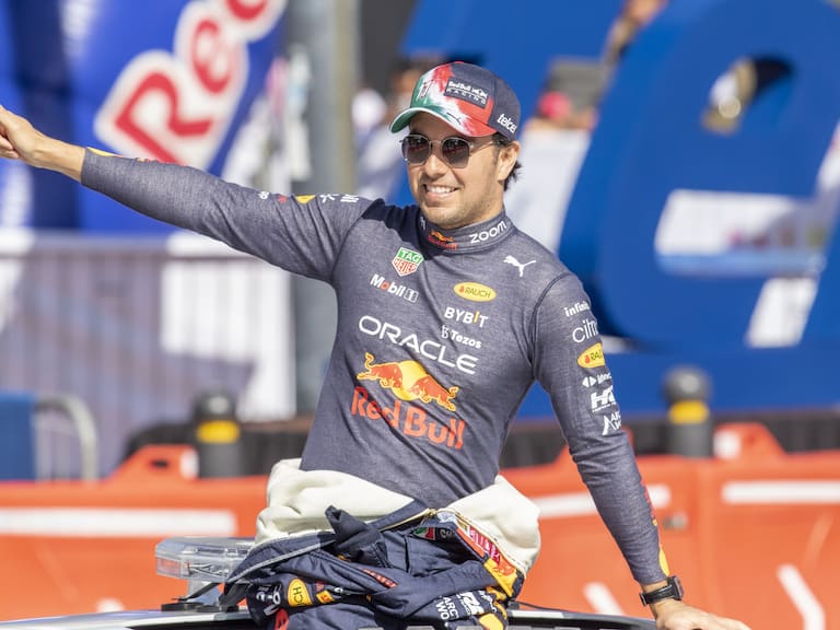 Checo Pérez se paseó por las calles de Guadalajara