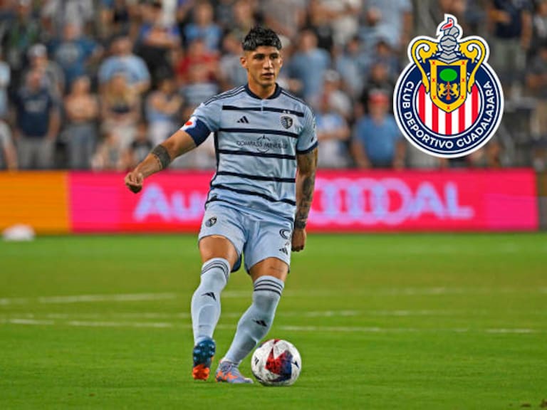 Alan Pulido está cerca de vestir nuevamente la camiseta de Chivas.