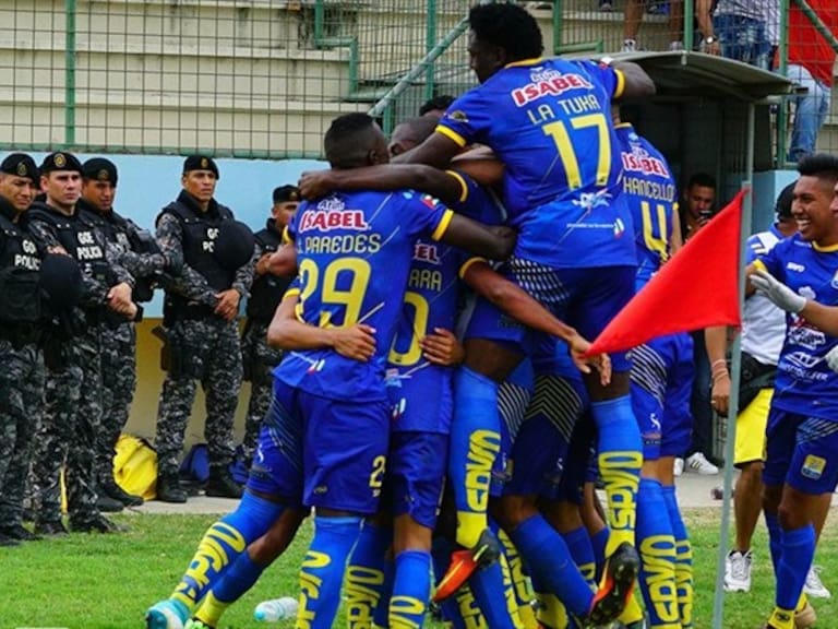 Los jugadores del Delfín SC celebran un gol . Foto: Twitter @DelfinSC