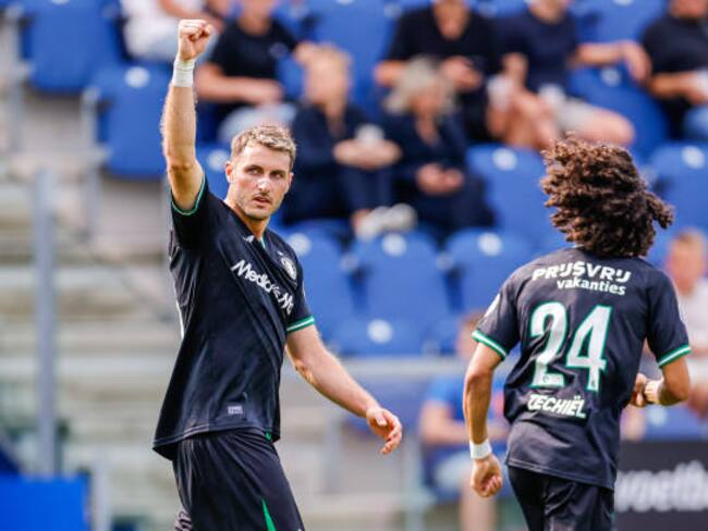 Santiago Giménez se estrena con doblete en la Eredivisie y le da la victoria al Feyenoord