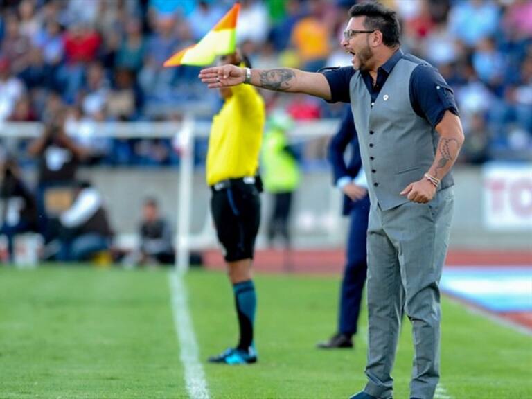 Antonio Mohamed dando instrucciones frente a Lobos Buap. Foto: Getty Images