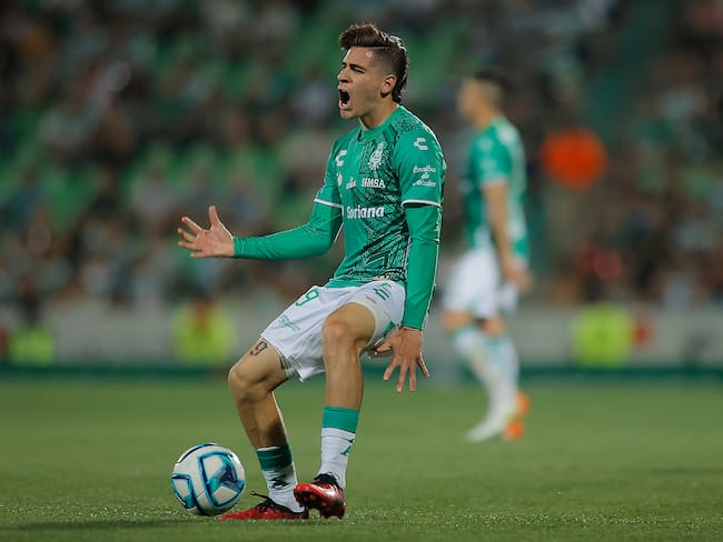 Aprendí mucho en Premier League; ahora quiero ser campeón con Santos: Santiago Muñoz