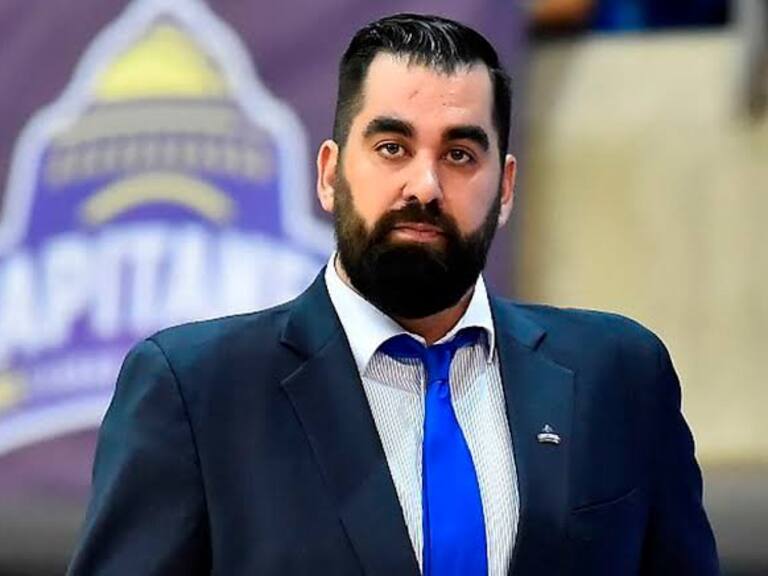 RAMÓN DÍAZ RENUEVA CON CAPITANES