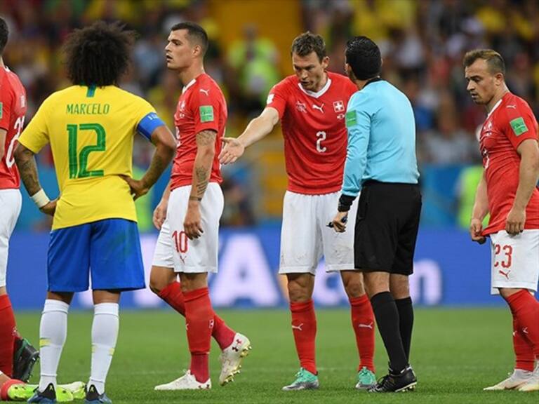 Polémico arbitraje durante el partido Brasil vs Suiza. Foto: W Deportes
