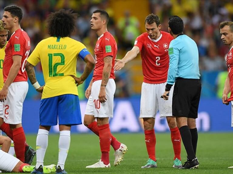 Polémico arbitraje durante el partido Brasil vs Suiza. Foto: W Deportes