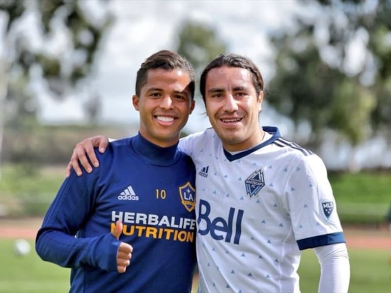 Efraín Juárez con Giovani Dos Santos. Foto: Twitter, MLS