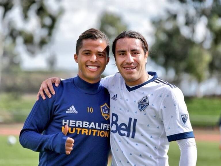 Efraín Juárez con Giovani Dos Santos. Foto: Twitter, MLS