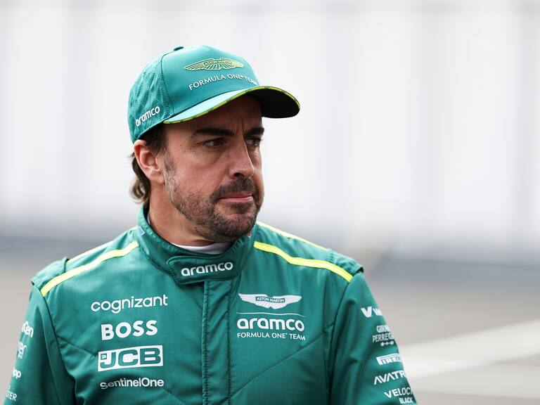 Fernando Alonso renueva contrato con Aston Martin