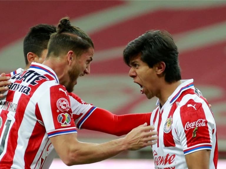 Hiram Mier y JJ Macías Chivas. Foto: Getty Images