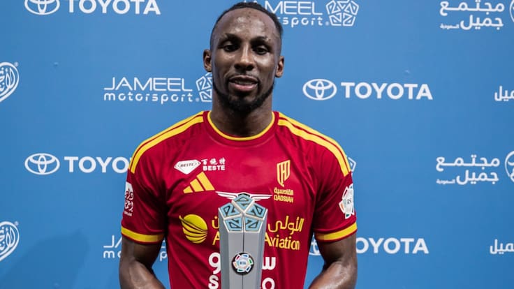 Julián Quiñones reencuentra el gol en Arabia Saudita y le da el triunfo a su equipo