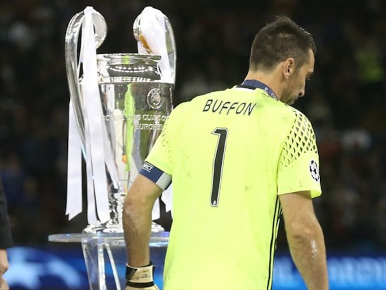 Buffon no ha podido levantar la Liga de Campeones. Foto:Getty Images