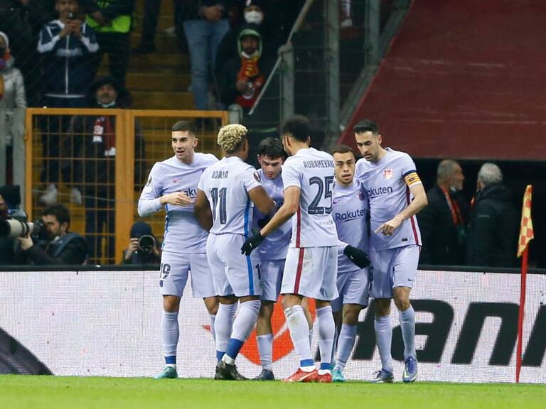 Pedri y el Barcelona avanzaron en la Europa League.