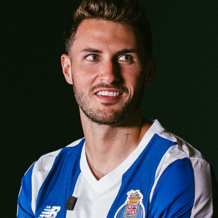 ¿Por qué Santiago Giménez no fue registrado como mexicano en Portugal?