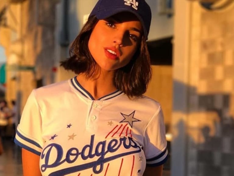 Eiza González la aficionada más hermosa de los Dodgers. Foto: W Deportes