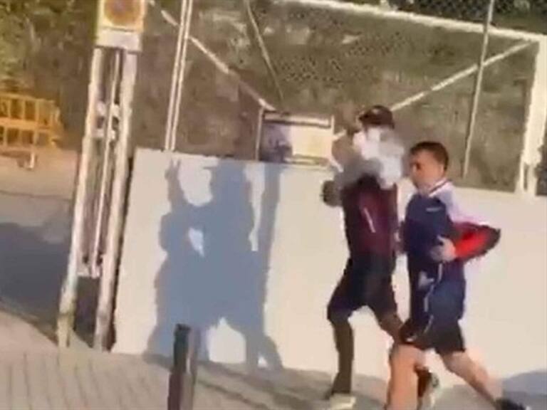 Arturo Vidal entrenó en las calles de Barcelona . Foto: Especial