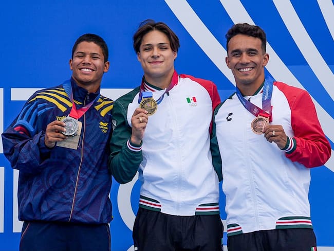 Osmar Olvera gana oro en clavados de Santo Domingo 2026; Juan Celaya completa el podio con bronce