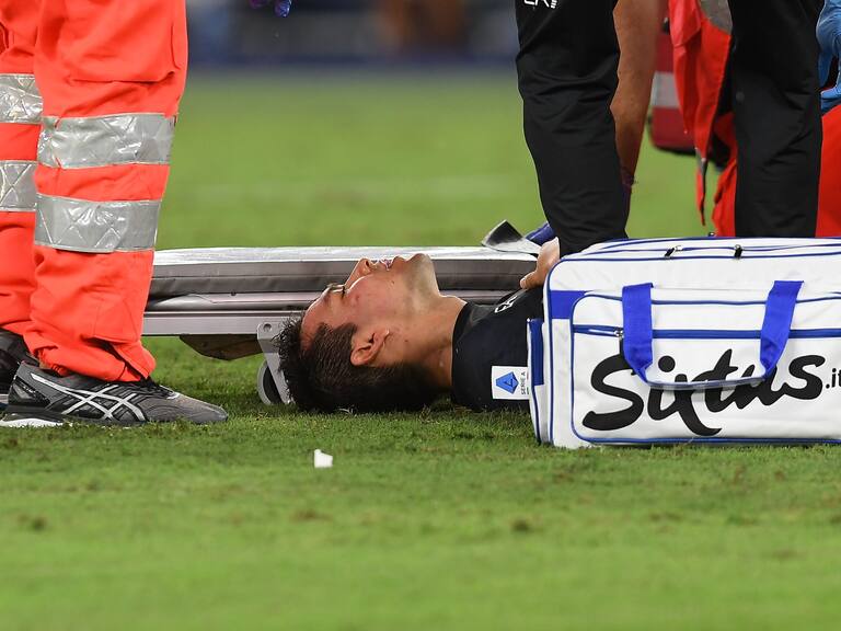 Chucuky Lozano abandonó la cancha en el carrito de las desgracias