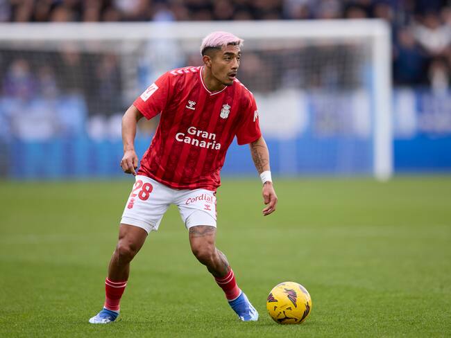 Julián Araujo es suspendido cuatro partidos, tras un cabezazo al jugador del Tenerife