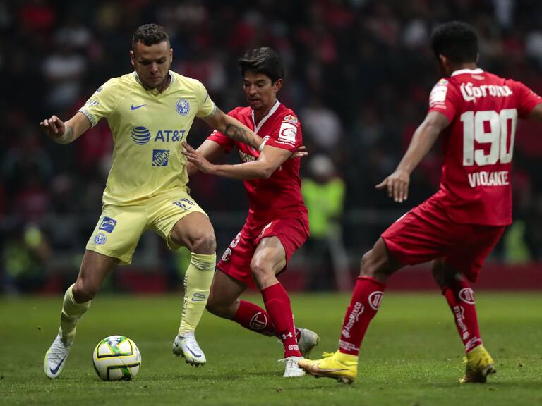 América divide puntos ante Toluca en la cancha del estadio Nemesio Diez.