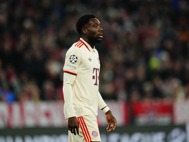 Alphonso Davies es atrapado por la policía manejando borracho en un Lamborghini