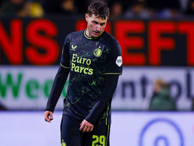 Santiago Giménez y su triste historial en penaltis