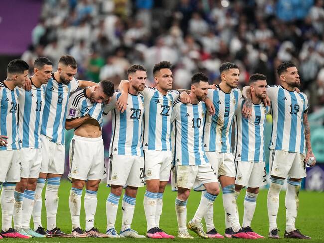 Jugadores de Argentina empujan a guardia de seguridad durante sus festejos (Video)