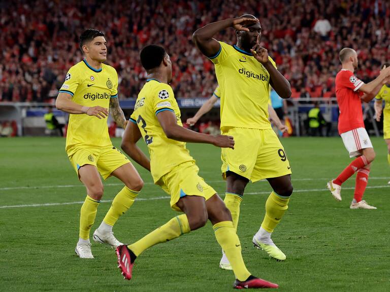 Lukaku marcó de penal y mandó callar a la gente