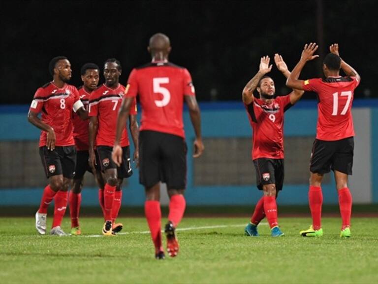 Trinidad y Tobago festeja el triunfo ante EU. Foto: