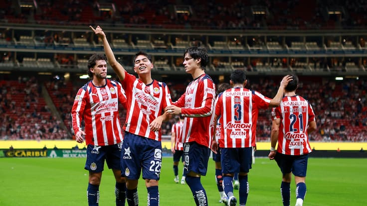 Chivas derrota a Necaxa y amarga el regreso de Fernando Gago al Estadio Akron