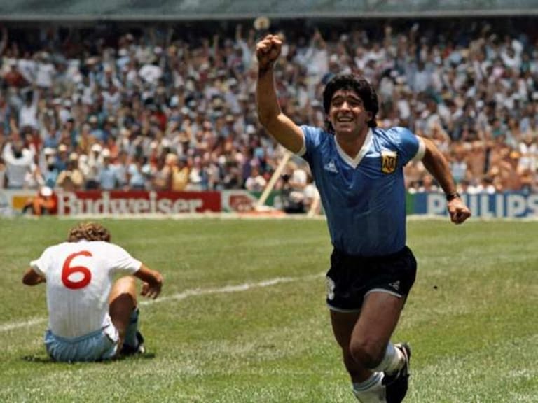 Maradona hizo sus dos goles más icónicos con una playera pirata