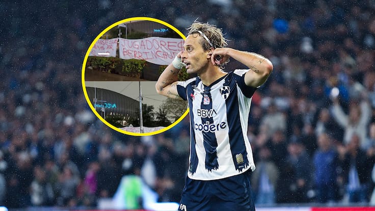 Afición de Rayados protesta con mantas en FEMSA y el Estadio BBVA