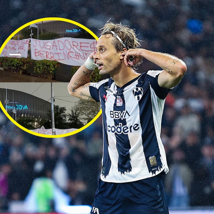 Afición de Rayados protesta con mantas en FEMSA y el Estadio BBVA