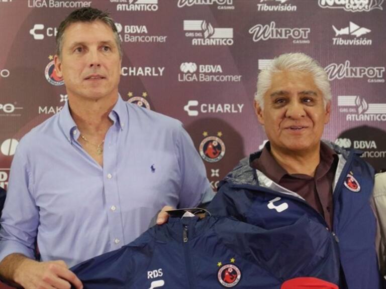 Presentación DT Veracruz . Foto: Twitter @ClubTiburones