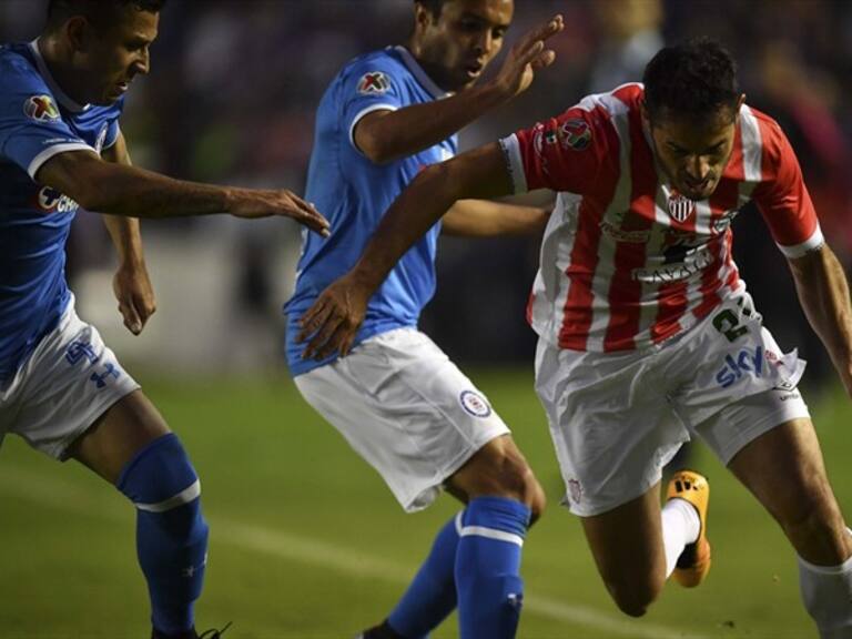 Necaxa vs Cruz Azul es uno de los duelos que podrás escuchar. Foto: Getty Images