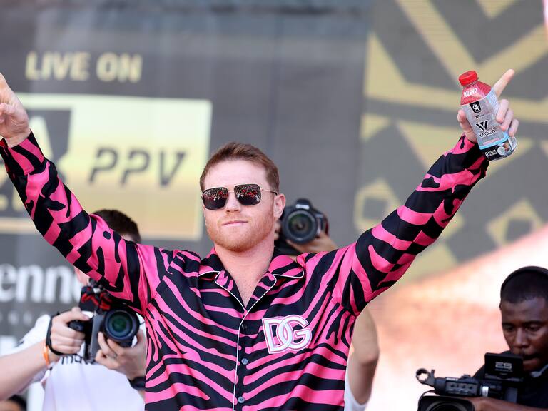 Canelo Álvarez esta de fiesta