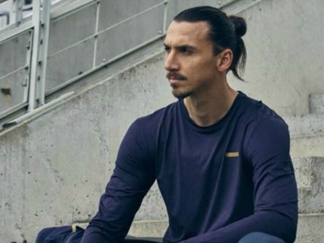 Zlatan Ibrahimovic se autorretrata como próximo Rey de Suecia