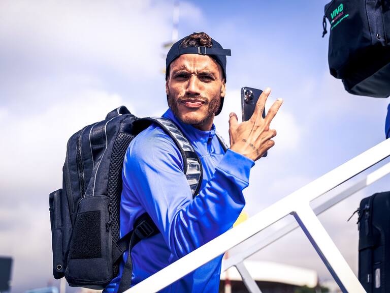 Jona dos Santos de buen humor antes del viaje (FOTO: Club América)