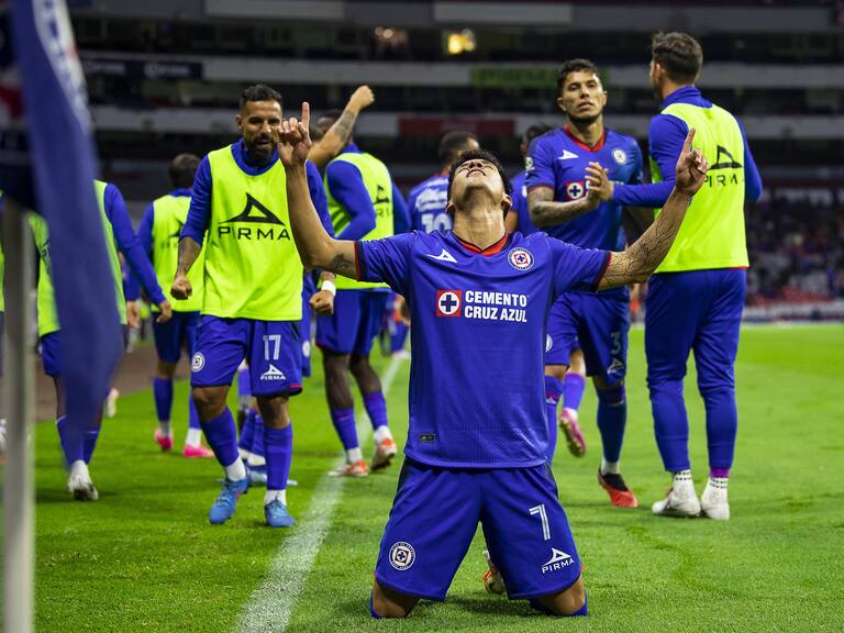 Cruz Azul sueña con la Liguilla, tras derrotar 2-0 a Juárez