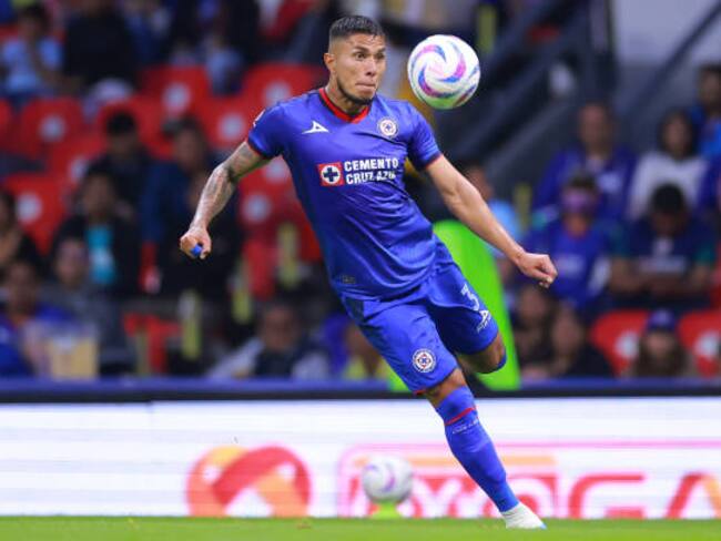 Carlos Salcedo pidió su salida de Cruz Azul, se revelan los motivos