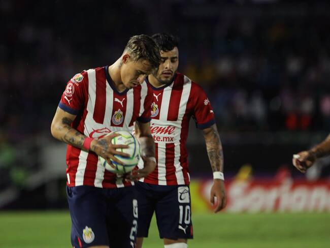 Alexis Vega y Chicote Calderón no viajarán con Chivas para jugar contra Puebla