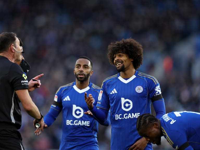 Liecester City es sancionado con seis puntos por vulnerar reglas financieras; ¡Cerca del descenso!